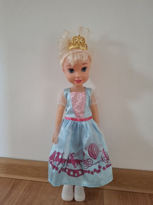 Śpiewająca lalka 40 cm