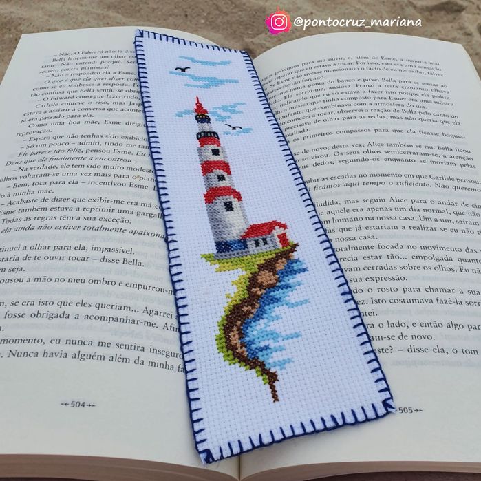 Marcador de livro em ponto cruz