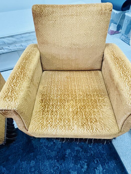 Duas poltronas em bom estado