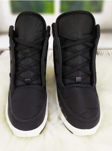 Теплі, легкі та зручні спортивні черевики-дутики