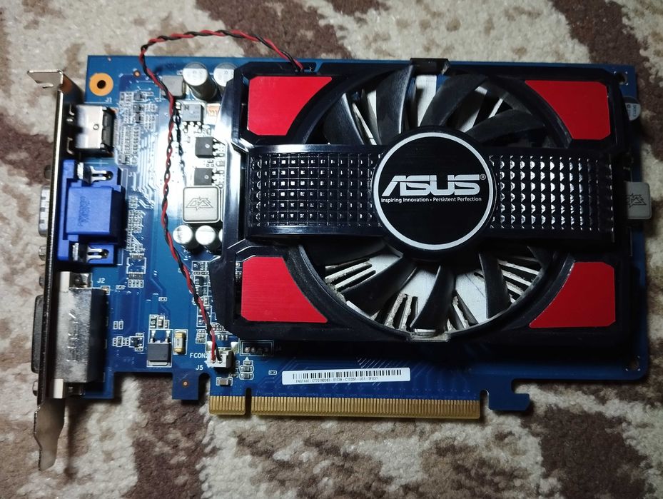 ASUS GeForce GT 730 на 4 гб