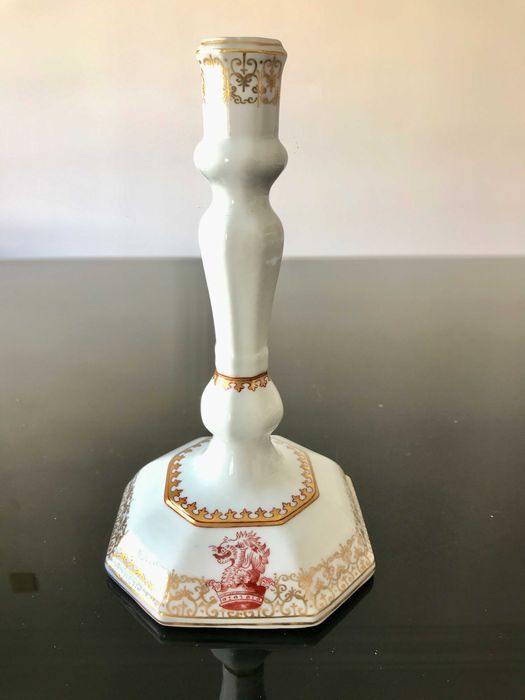 Підсвічник порцеляновий з геральдичним гербом., Франція  XIXст.