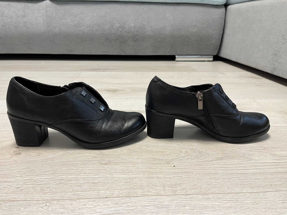 Жіночі тіфлі для роботи та школи