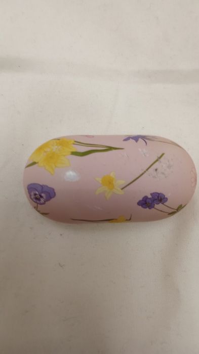 Wieczko do etui na słuchawki Airpods