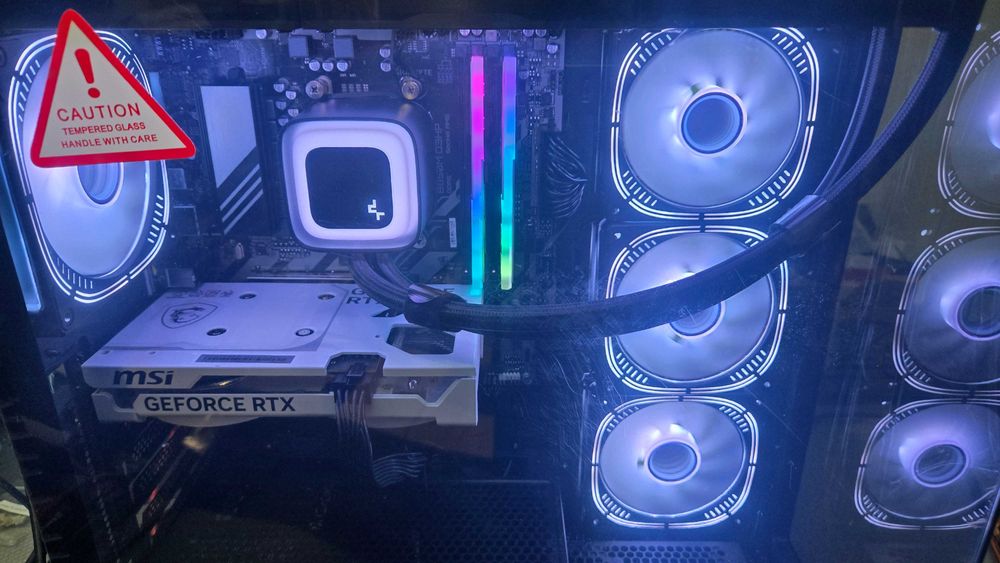 PC GAMING X3D com Ryzen 7 7800x3d com 32Gb Ram DDR5 e RTX 5060 / 1TB