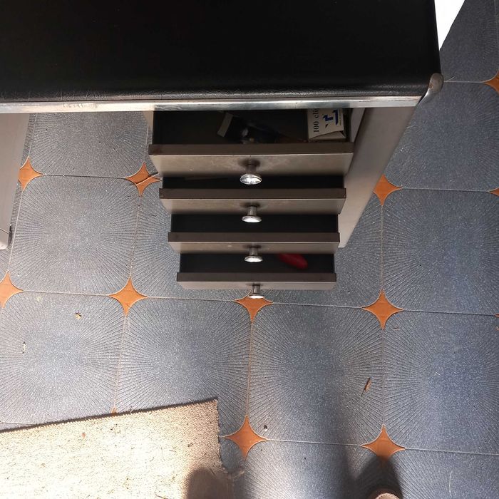 SECRETÁRIA Antiga com tampo em pele