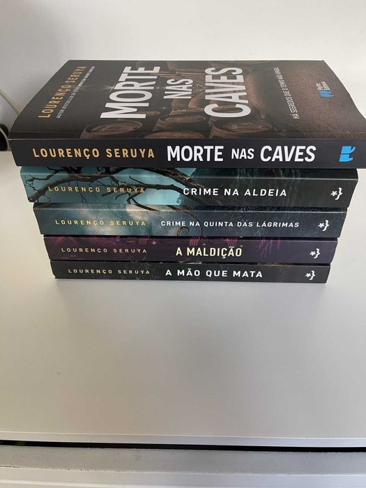 Coleção de livros de Lourenço Seruya