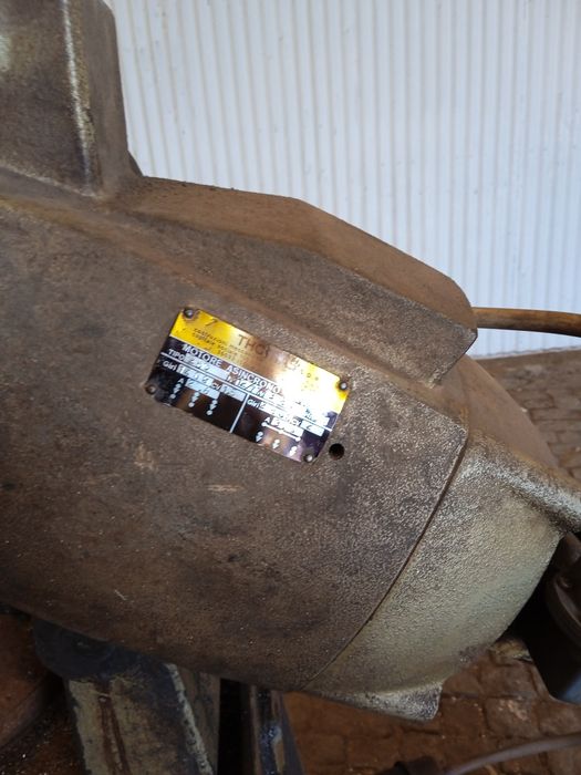 Serrote de disco para cortar tubo barras e ferro trifásico é muito bom