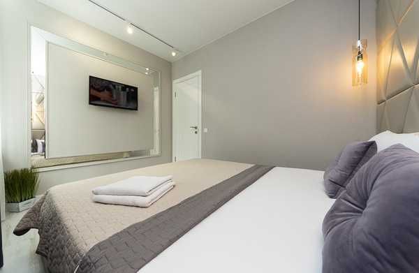 Подобова оренда 4к квартира ВІП. Лесі Українки 24. джакузі