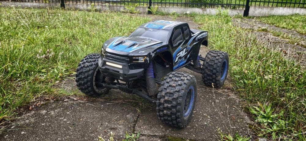 Traxxas xmaxx 8s plus mnóstwo części