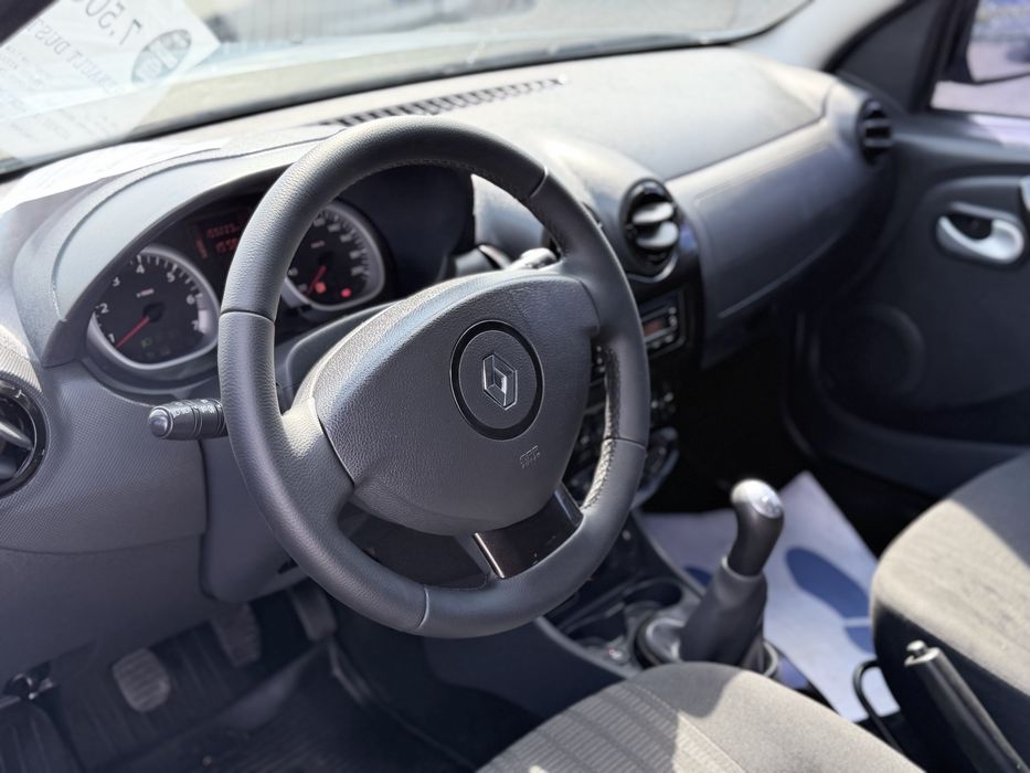 Renault Duster 2011 р 1.6 газ бензин