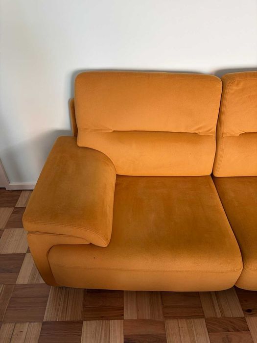 Sofá 2 lugares confortável - amarelo mostarda