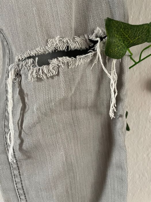 Szare jasne dżinsy skiny xs stradivarius
