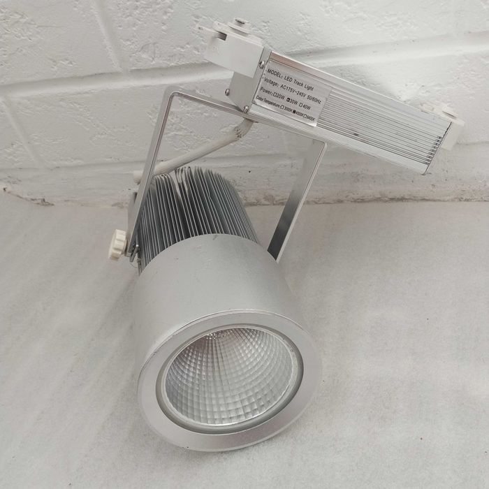 Трековый светодиодный светильник (LED Track Light) б/у . 30w 4000K