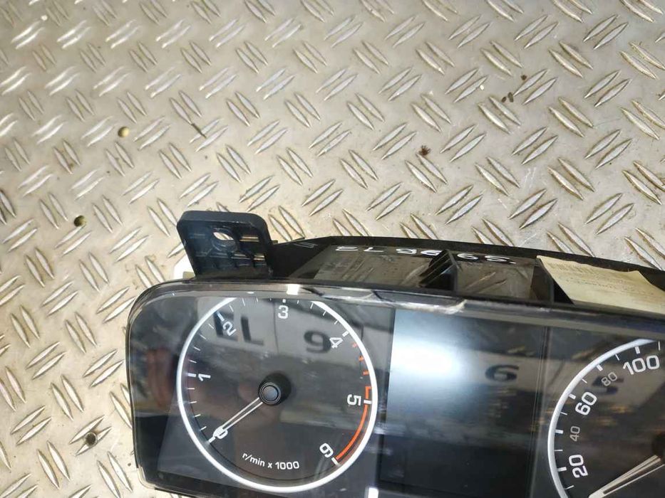 Land Rover Discovery 4 09- панель приладів  EL9665 AH2210849EJ