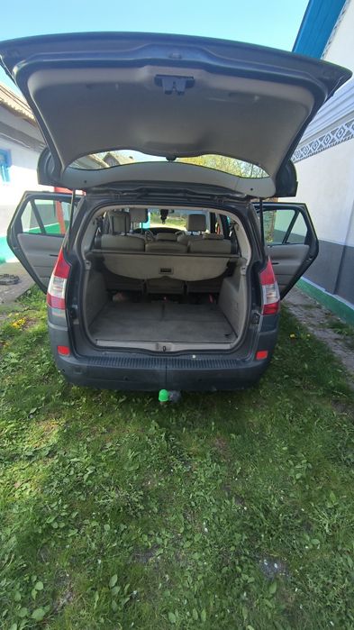 Продаєть авто Renault Scenic Megane 2006 року газ/бензин. 7 місць 205т пробіг.