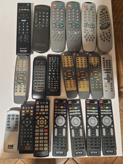 Zestaw pilotow audio/video