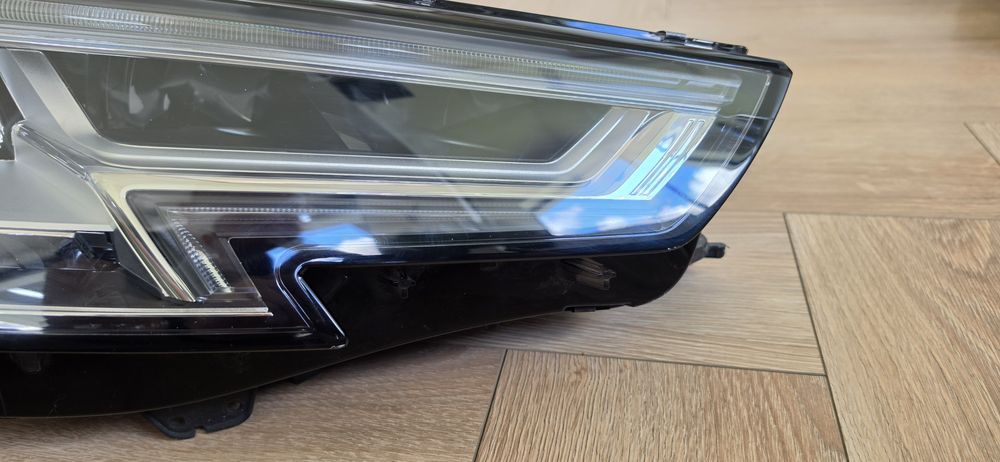 Lampa przednia LED Audi A4 B9 8W0941034