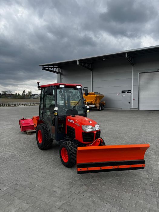 Kubota B2530  Traktor komunalny z pługiem i rozsiewaczem, 2008 rok, OKAZJA,NOWA CENA