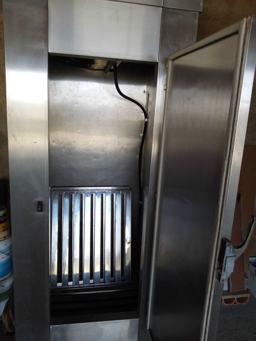 Vendo ou troco por cabras ou ovelhas, câmara frigorífica vertical