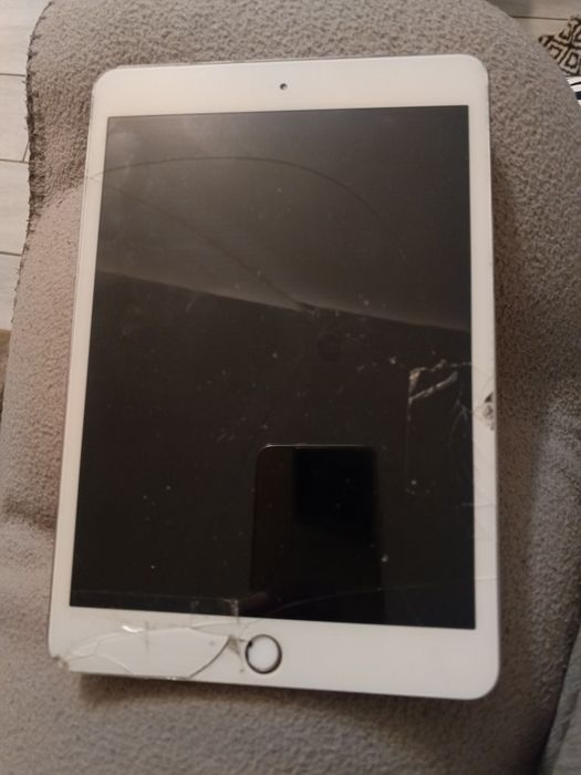 планшет Apple iPad