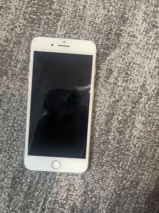 Продам Iphone 7plus, на запчастини