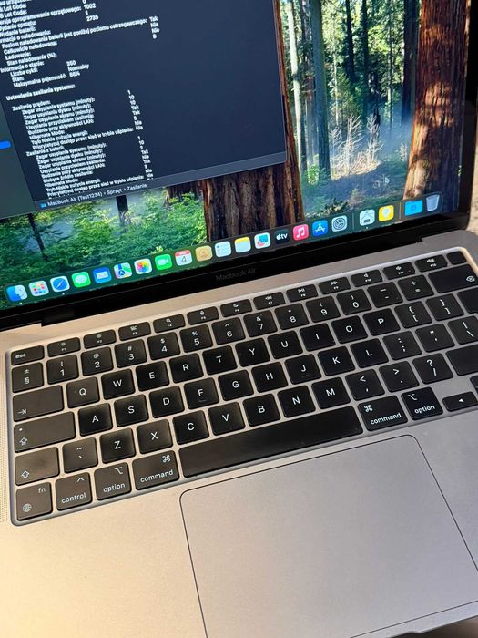 Komputer Apple Macbook 13" M1 Model A2337 256 GB