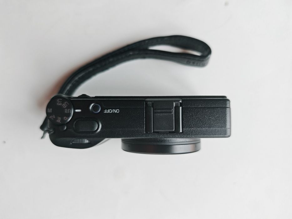 Ricoh GR IIIx + bolsa em couro
