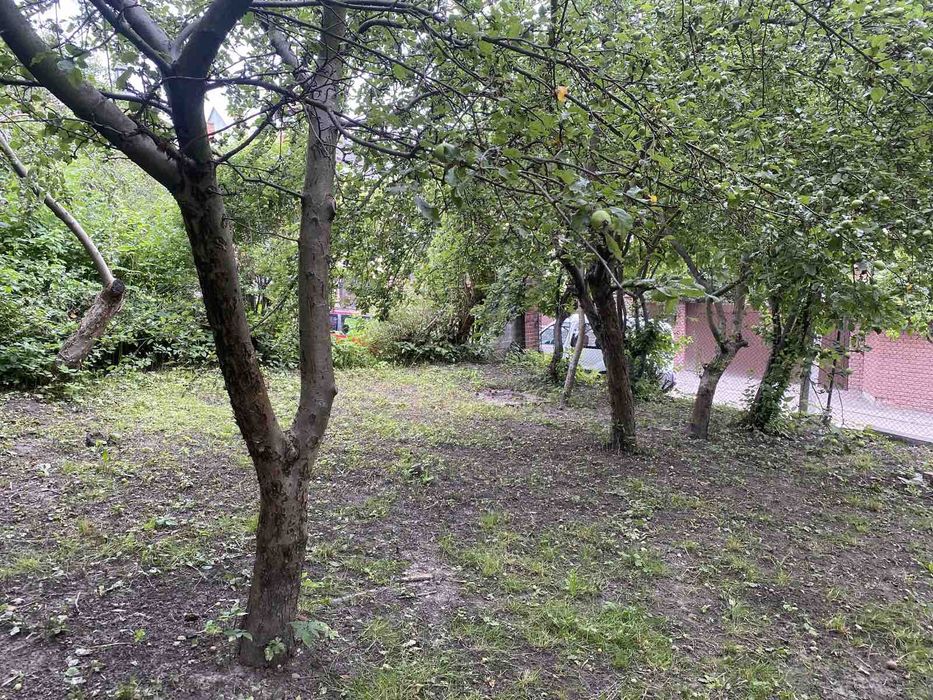 Продаж 10 соток землі + будинок на 100 м кв вул Варшавська ( початок)