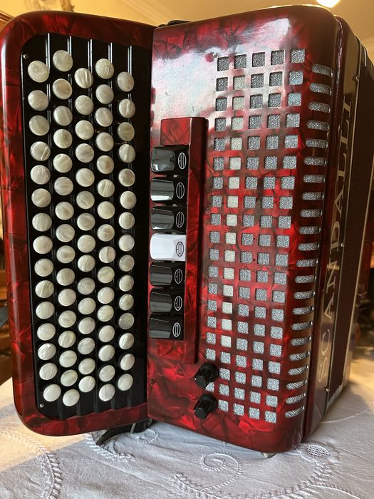 Acondeon com MIDI, como novo