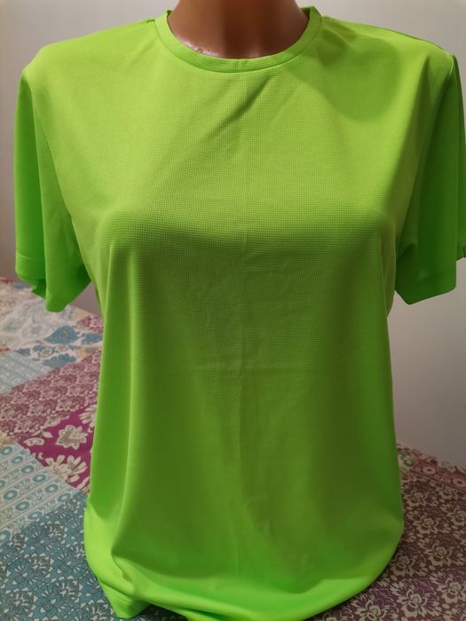 Nowa sportowa damska koszulka rozmiar M/L.