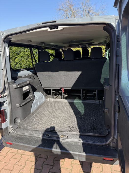 Renault Trafic 9 osobowy fv 23%