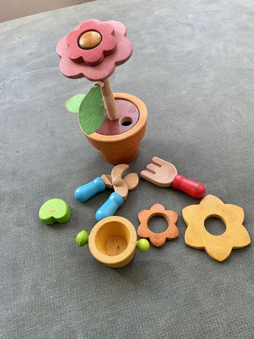 Plan Toys, Drewniany zestaw ogrodnika kwiatek montessori edukacyjna