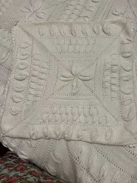 Colcha branca de renda em linha  cama de casal feita com duas agulhas