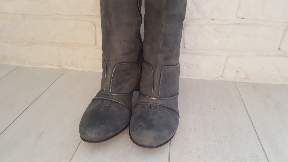 Długie szare kozaki na obcasie firmy HEGO'S