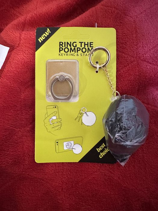 Breloczek pompon do telefonu + uchwyt ring stand – nowy
