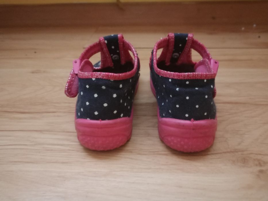 Sandały dziewczęce granatowe w groszki różowa wróżka klips