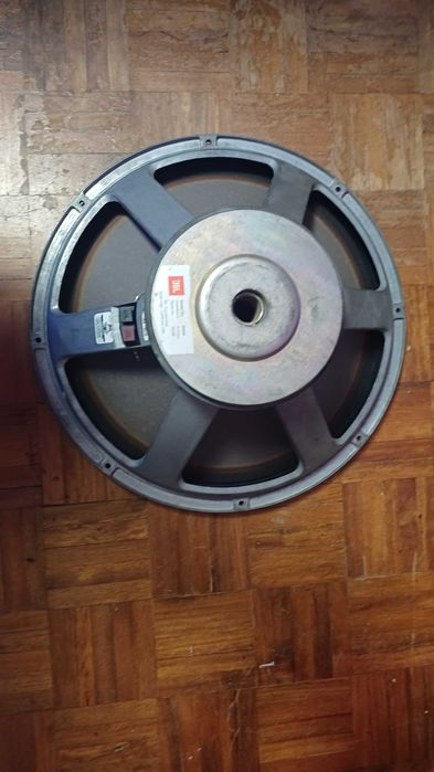 1 Altifalantes JBL 2042H