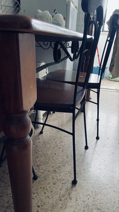 Mesa em madeira e ferro