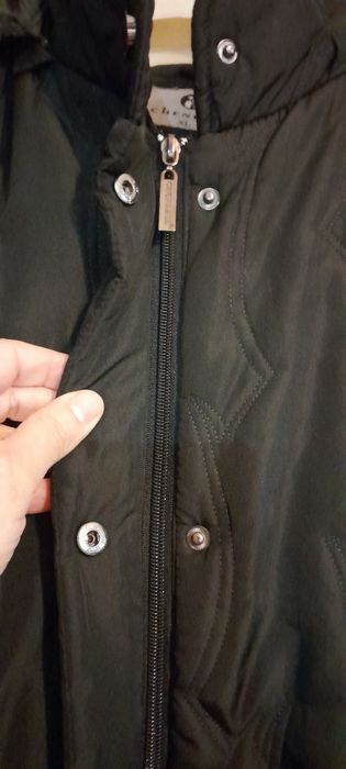 Parka comprida acolchada com capuz