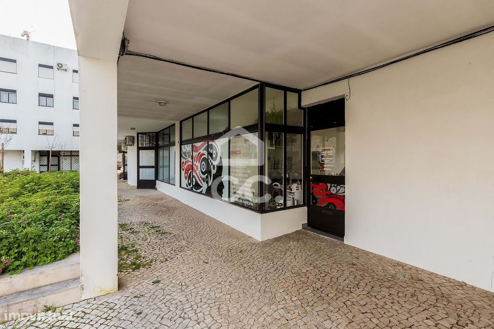 Espaço Comercial para Arrendamento – Cabeleireiro Totalmente Equipado