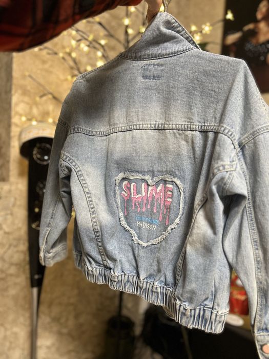 Джинсова куртка на дівчинку