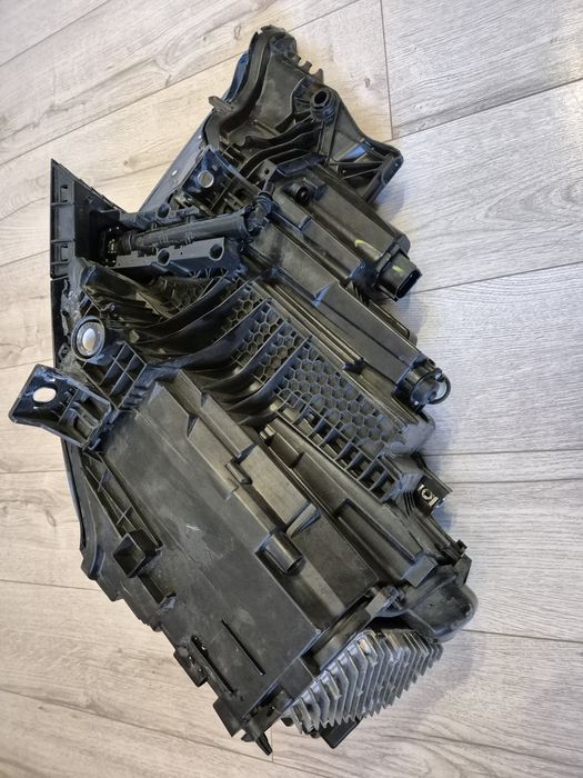 Фара права Audi Q8 2019-2023 USA