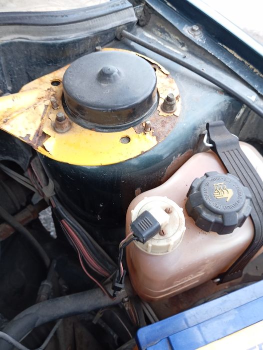 ВАЗ 21083 інжектор 2001 року.