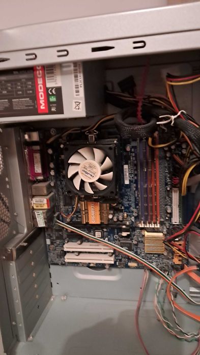 Sprzedam komputer stacjonarny.