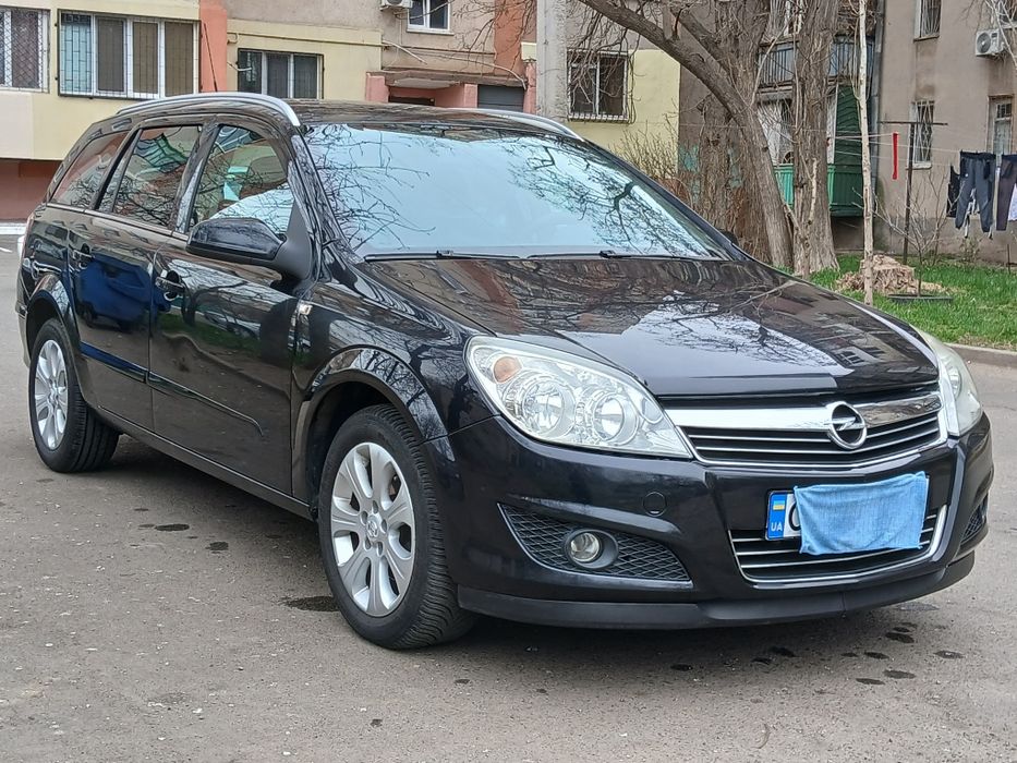Опель астра Н  универсал