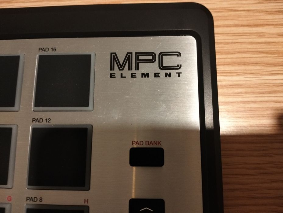 Akai Professional MPC Element DJ Sampler Pro MIDI Control Pad Silver64284985073026121