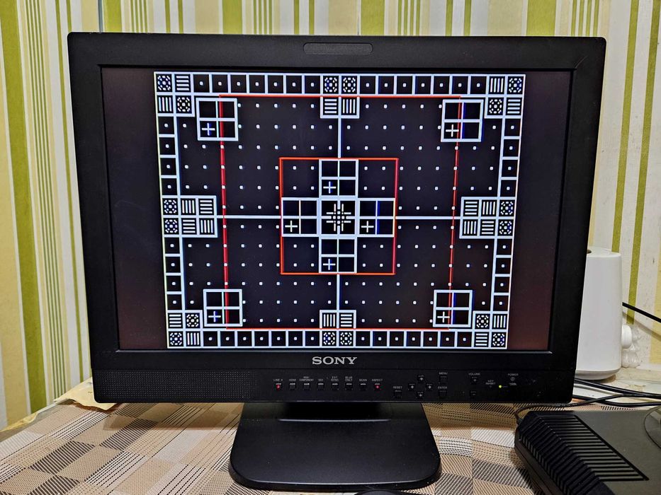 Професійний відео монітор Sony LMD-2030W (ретрогеймінг)