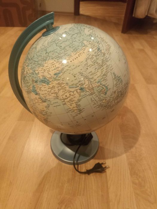 Globus stojący podświetlany