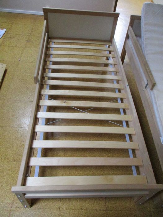 Duas camas de criança IKEA (modelo SNIGLAR) 76 x 165 cm